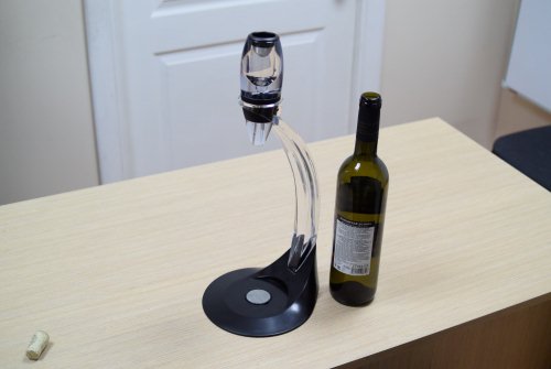 Аэратор для вина "Magic Decanter" гармонично сочетается с современными интерьерами