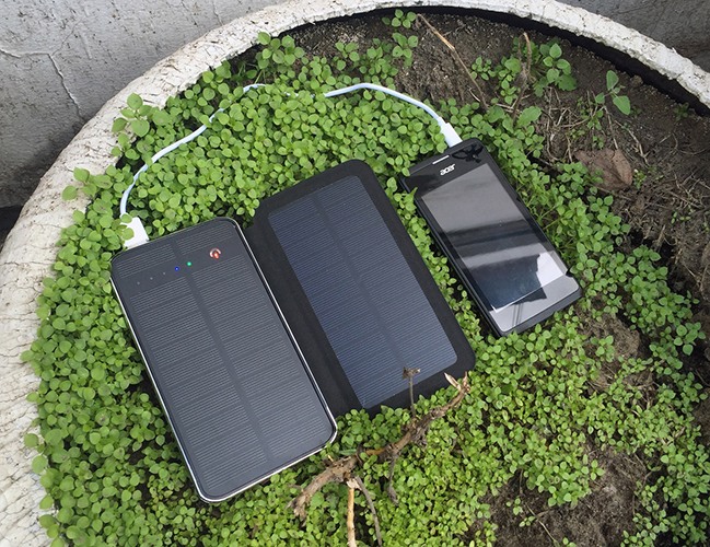 "SITITEK Sun-Battery Duos" может подзаряжаться практически где угодно, где есть прямой доступ к солнечному свету (нажмите на фото для увеличения)