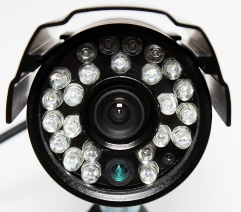 Мощная инфракрасная подсветка позволяет осуществлять видеонаблюдение при любой освещенности