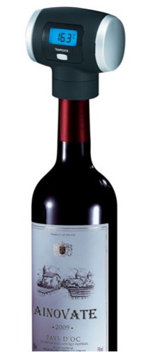 Конструкция электронной пробки "Vinomax Premium" позволяет "навинчивать" ее на любую стандартную бутылку вина