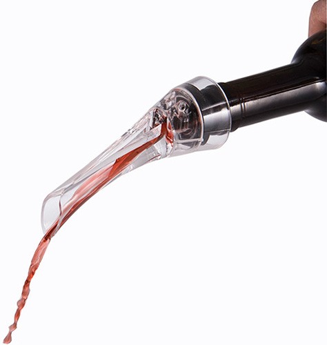 Аэратор "Magic Decanter Aroma" представляет собой колбу, протекая в которой, вино естественным путем избавляется от паров, искажающих его вкус и аромат