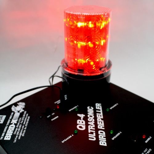 Добавляя к ультразвуку световые вспышки, лампа-стробоскоп  "Strobe Light" существенно повышает отпугивающий эффект