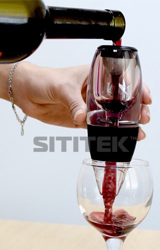 Аэратор "Magic Decanter Mini" — это стильный аксессуар, который пригодится каждому ценителю вина 