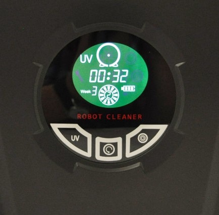 Кнопки управления и цифровой дисплей на верхней панели пылесоса 