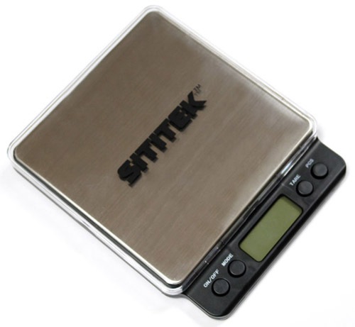 Мини-весы SITITEK C03 сверху прикрыты прозрачной защитной крышкой с логотипом SITITEK