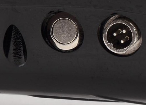 На задней панели корпуса гироскутера "SLX-001" расположена кнопка включения смартборда и гнездо для подключения зарядного устройства