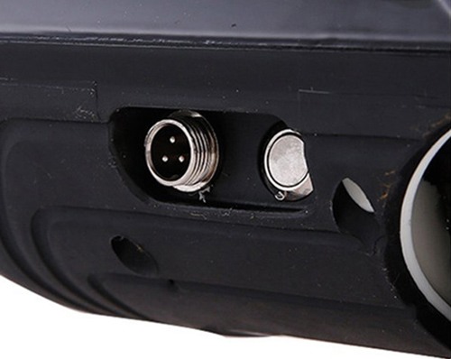 На задней панели корпуса гироскутера "SLX-002 Transformers" расположена кнопка включения смартборда и гнездо для подключения зарядного устройства
