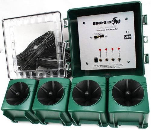 Блок управления и динамики ультразвукового отпугивателя птиц "Ultrason X" выполнены в водонепроницаемых корпусах