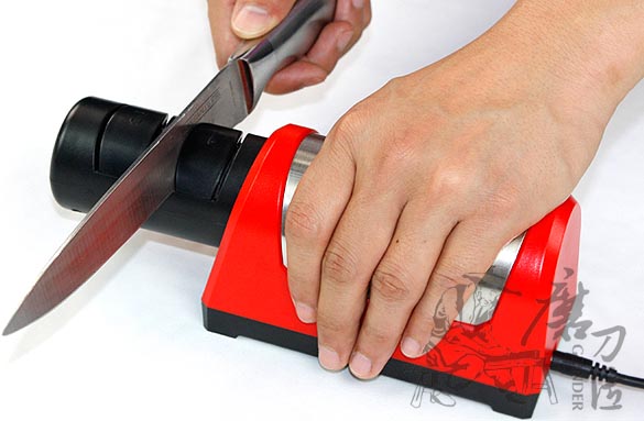 Затачивание ножей станком "TAIDEA 1030" не требует серьезных навыков
