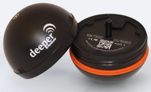 MicroUSB-порт для подзарядки эхолота 'Deeper Fishfinder' расположен под откручивающейся крышкой