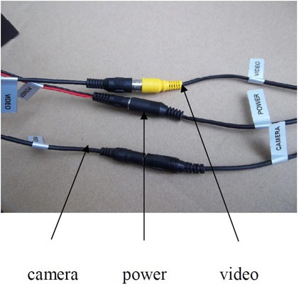 Провода, предназначенные для соединения камеры с монитором и их запитывания от аккумулятора, подписаны — вы точно ничего не перепутаете