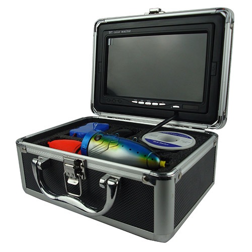 Видеокамера, монитор и другие аксессуары упакованы в алюминиевый кейс