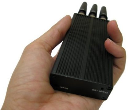 Благодаря компактным габаритам портативный глушитель сотовых телефонов "СТРАЖ Мини 3G" удобно ложится в руку