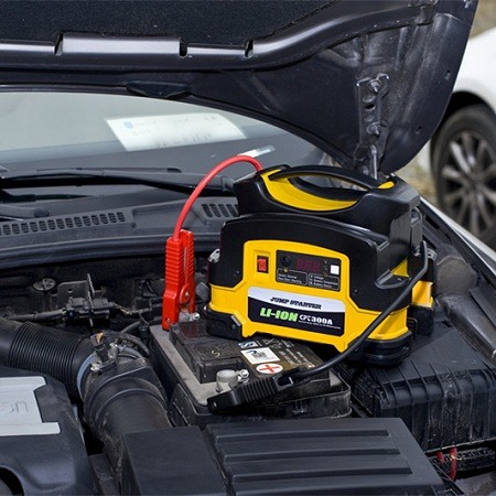 "Jump Starter 500A Professional" без труда заведет любой автомобиль