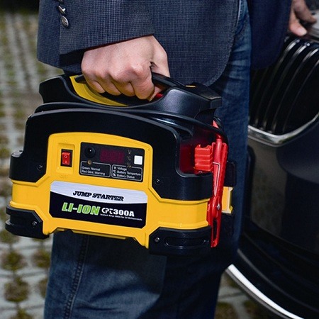 "Jump Starter 500A Professional" легко и удобно переносить