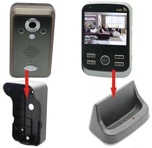 Вызывная панель видеодомофона KIVOS крепится на стену, а монитор в специальной док-станции можно удобно разместить на столе 