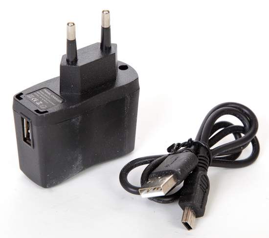 Сетевой адаптер  "PETС-S09" имеет в комплекте отсоединяемый USB-кабель, который также можно использовать для подзарядки системы от USB-порта других устройств