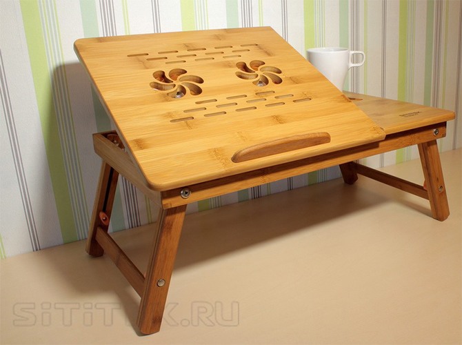За счет бамбуковой фактуры стол Bamboo 2 буквально сливается с обстановкой, оформленной в соответствующих тонах