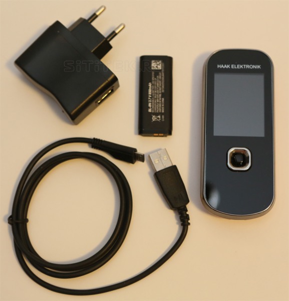 USB-шнур, сетевой адаптер и аккумулятор, поставляемые в комплекте с устройством