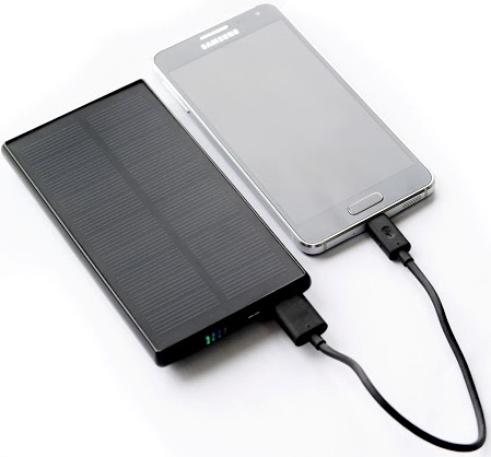 Владелец системы автономного питания на солнечной батарее "SITITEK Sun-Battery SC-09" никогда не имеет проблем с зарядкой своего телефона
