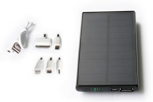 Комплектация системы автономного питания на солнечной батарее "SITITEK Sun-Battery SC-09" включает 5 переходников для зарядки разных приборов (кликните для увеличения)