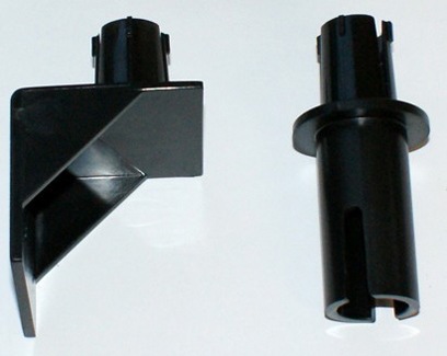 Два кронштейна из комплекта отпугивателя "Weitech WK0052" — для крепления на стену и на трубу