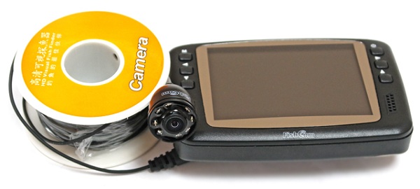 Монитор рыболовной видеокамеры "FishCam-501" обеспечивает детализированное изображение, а кабель длиной 15 м — возможность глубоководной съемки