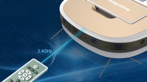 Робот-пылесос "Ameribot 720" комплектуется радиопультом ДУ с джойстиком для управления движением аппарата