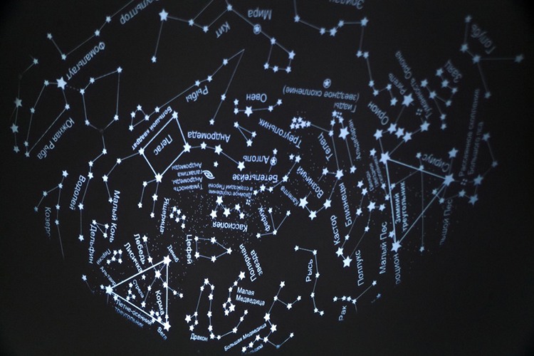 С проекционным диском созвездий планетарий SITITEK "Media" наглядно отображает карту звездного неба 