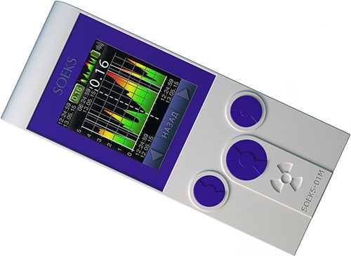 Дозиметр "СОЭКС 01М" Прайм имеет большой цветной экран и корпус с прорезиненным покрытием (нажмите для увеличения)