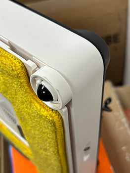 Уцененный робот-мойщик