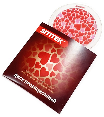 Оригинальный проекционный диск "Сердечки" для романтического вечера поставляется в конверте с описанием на русском языке и логотипом компании SITITEK