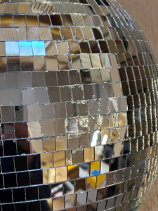 Уцененный зеркальный диско  шар диаметром 40 см